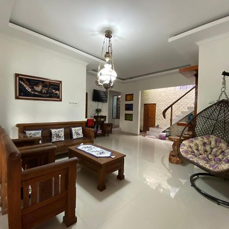 Rengganis Homestay Джок'якарта Екстер'єр фото