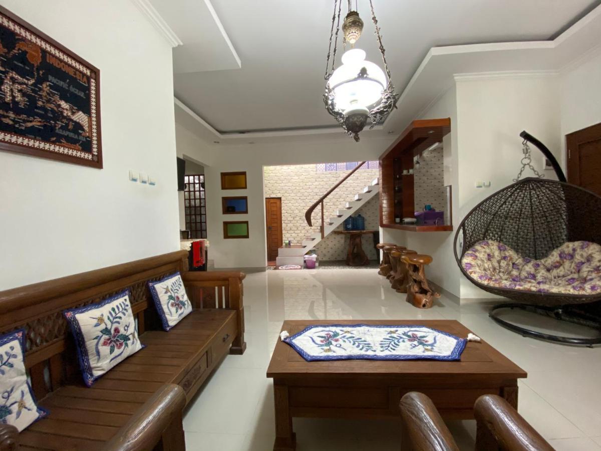 Rengganis Homestay Джок'якарта Екстер'єр фото